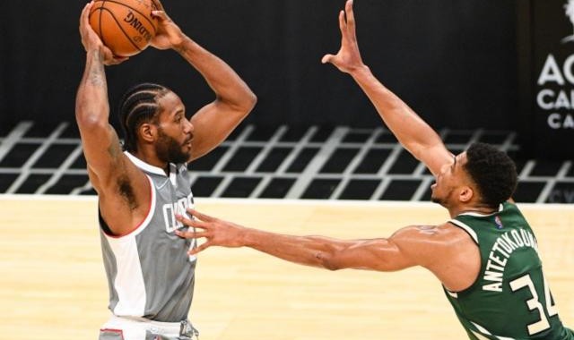 星空体育-小卡合同或因违规被判无效 雄鹿全力争夺挽留字母