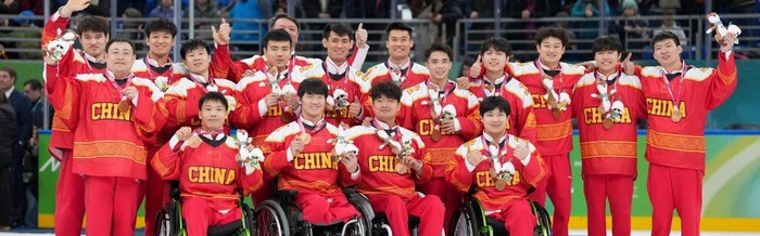 星空体育足球直播-冬残奥会——残奥冰球：中国队夺得季军|捷克队|科尔|铜牌|米兰-科尔蒂纳冬残奥会残奥冰球铜牌赛|AC米兰_新浪体育_新浪新闻