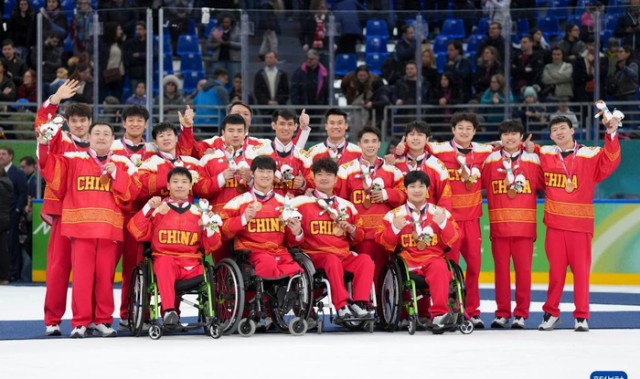星空体育足球直播-冬残奥会——残奥冰球：中国队夺得季军|捷克队|科尔|铜牌|米兰-科尔蒂纳冬残奥会残奥冰球铜牌赛|AC米兰_新浪体育_新浪新闻